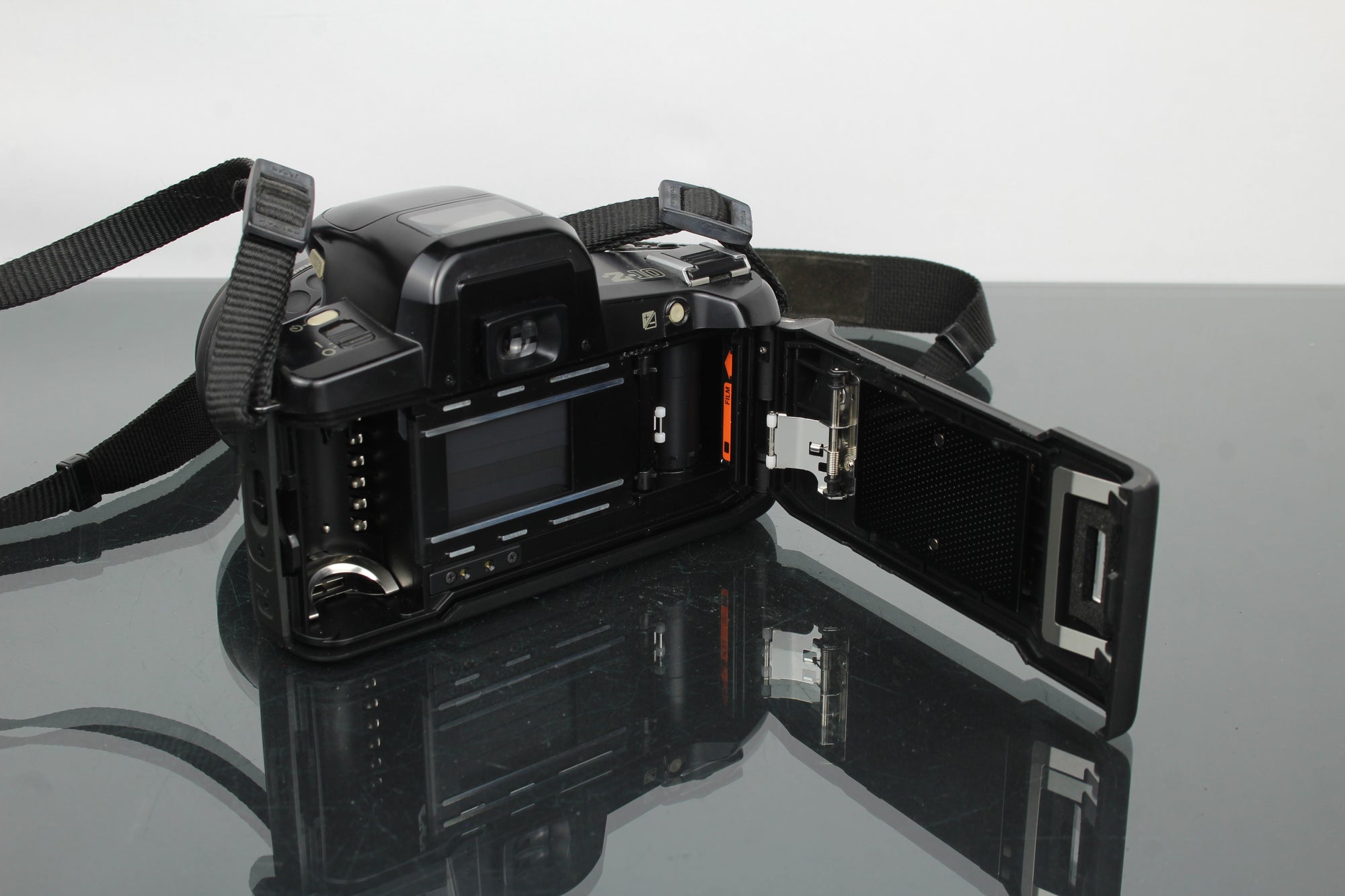 Pentax Z-10 + 1:4-5.6 35-80mm lens