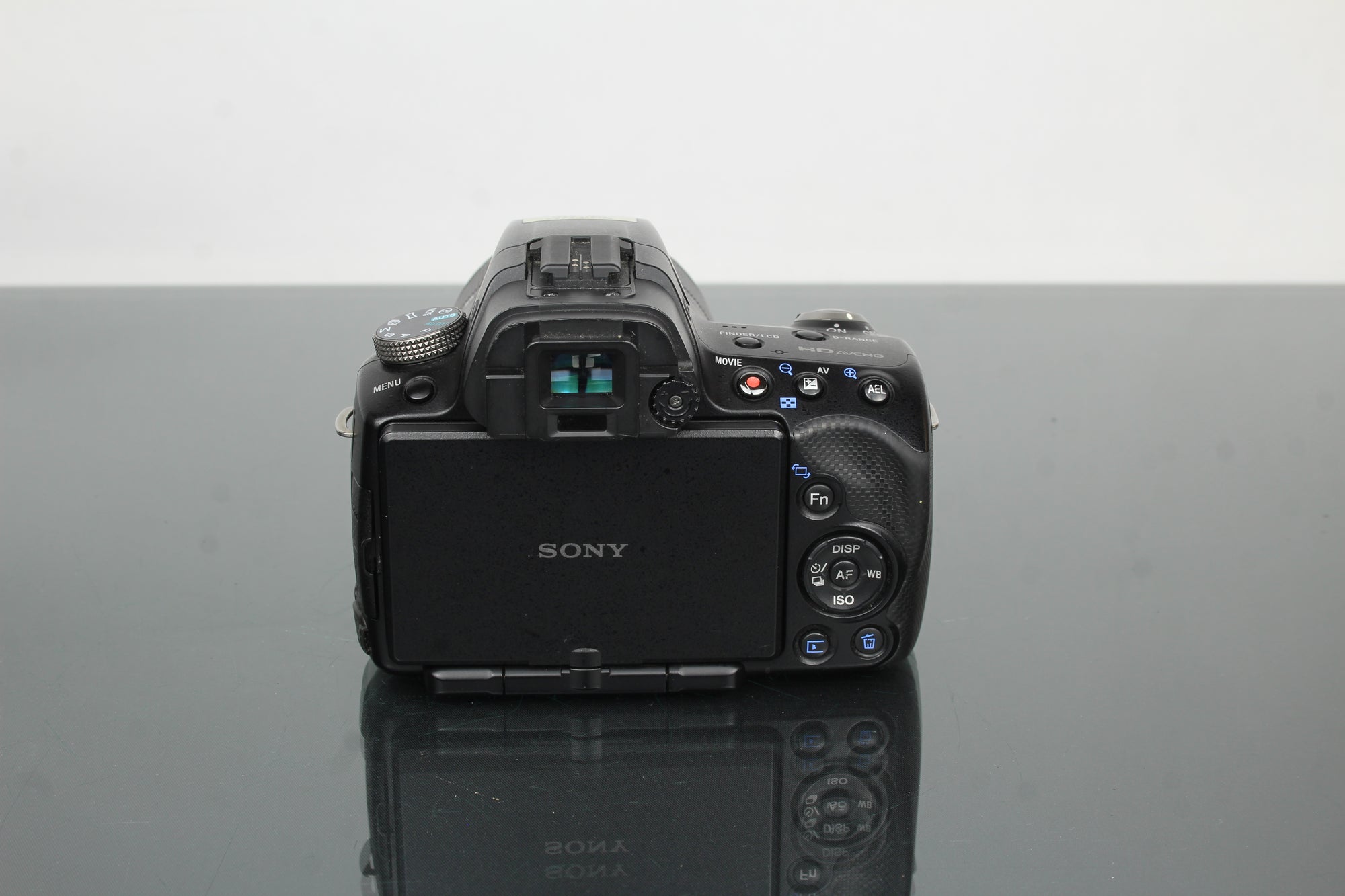Sony SLT A33 + Sony DT 3.5-5.6/18-55 Lens