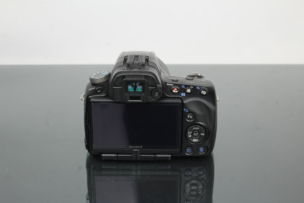 Sony SLT A33 + Sony DT 3.5-5.6/18-55 Lens