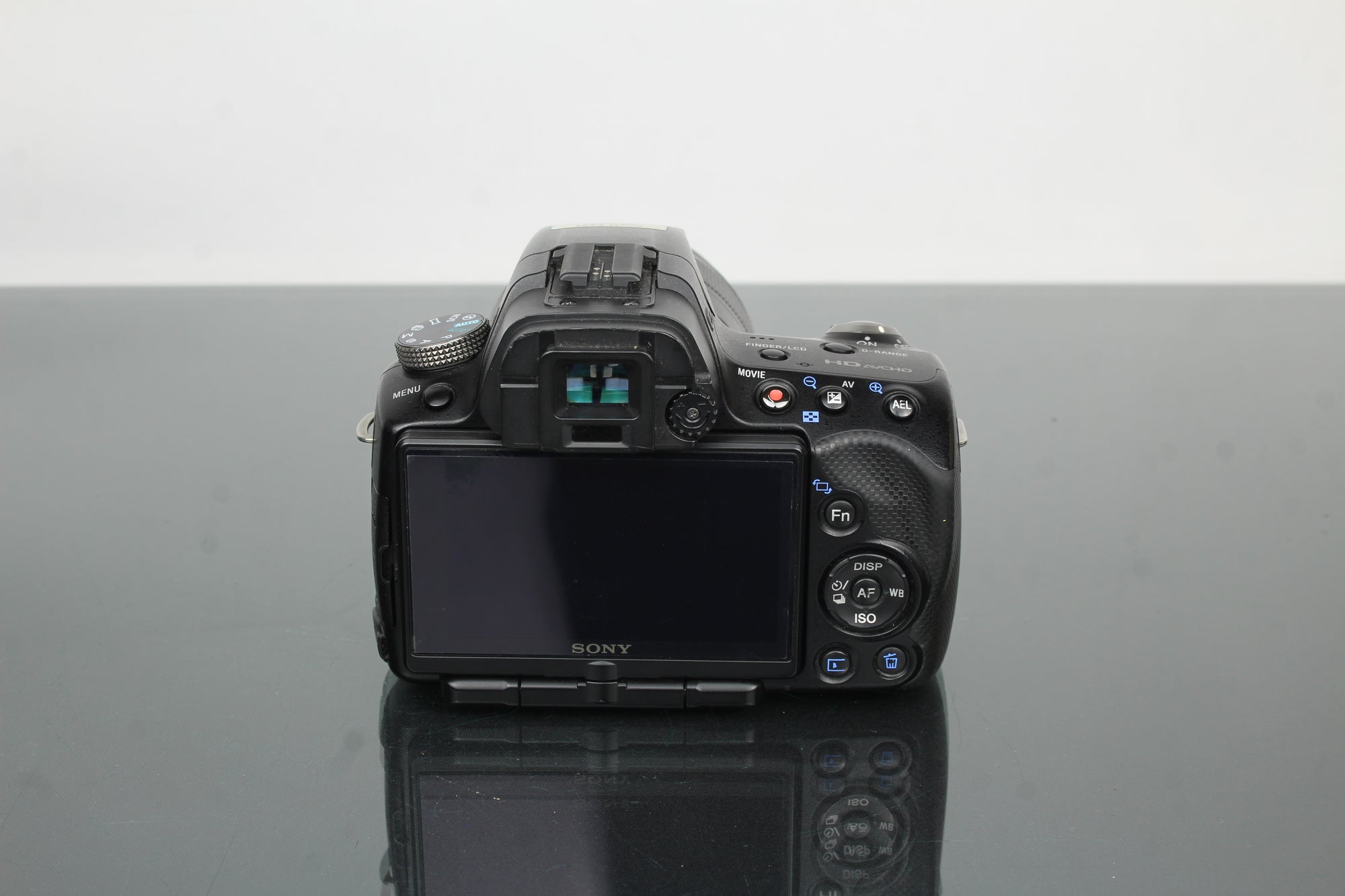 Sony SLT A33 + Sony DT 3.5-5.6/18-55 Lens