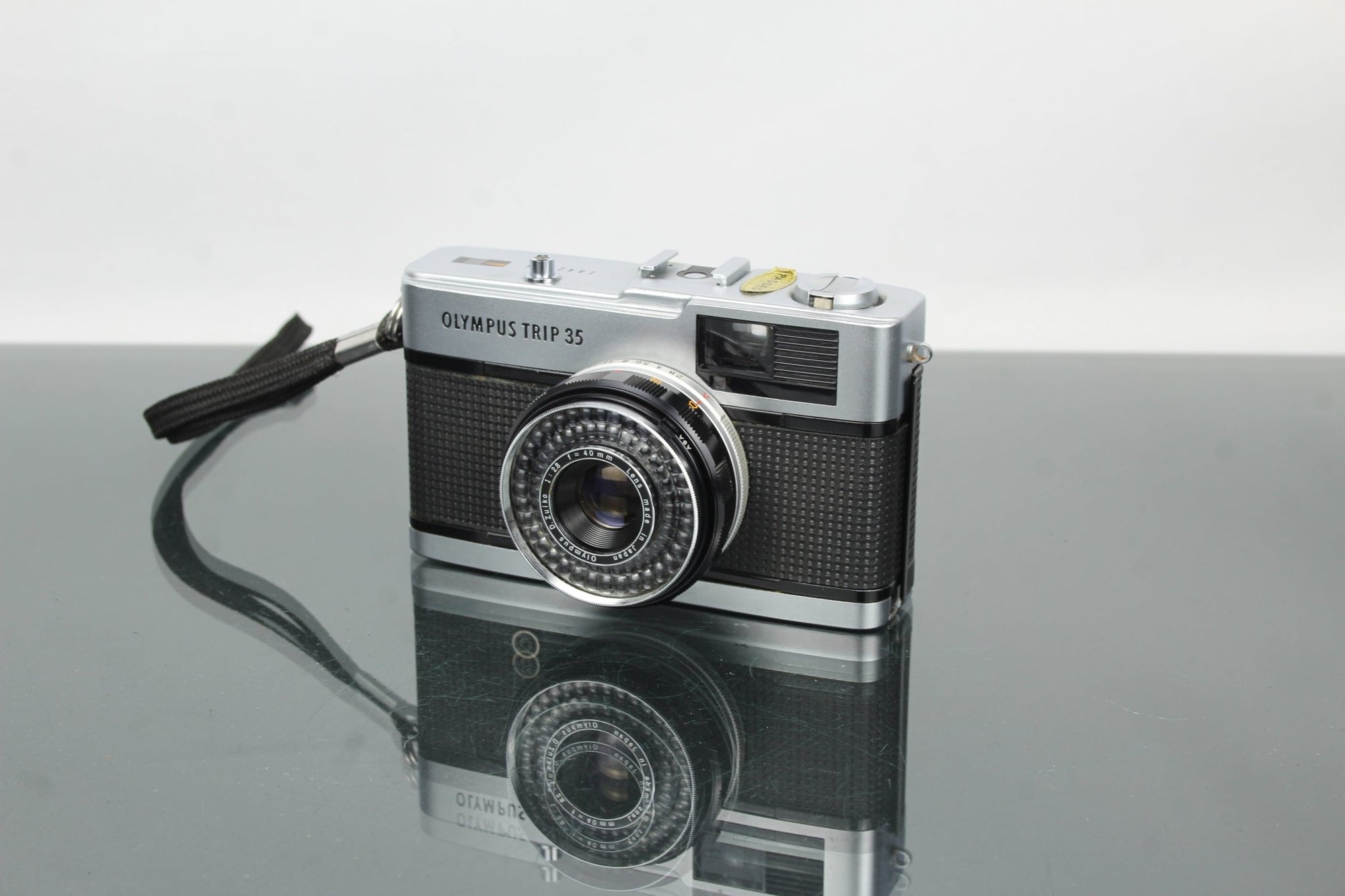 Olympus Trip 35 - Dutch|Thrift