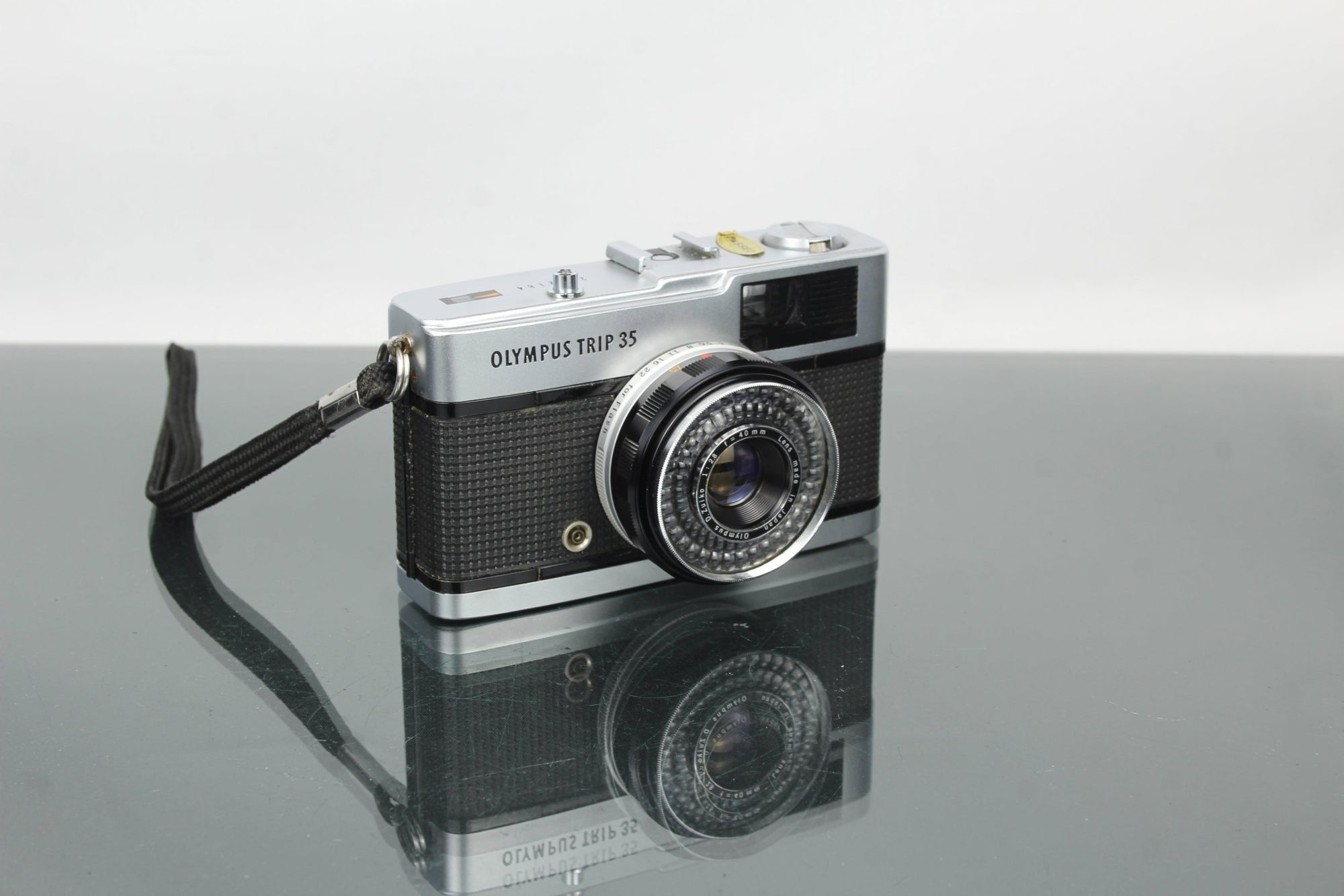 Olympus Trip 35 - Dutch|Thrift