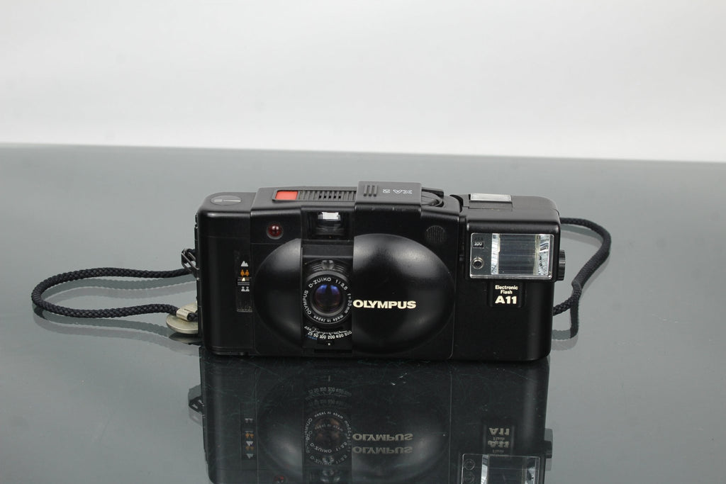 Olympus XA 2 + A11 flash - Dutch|Thrift