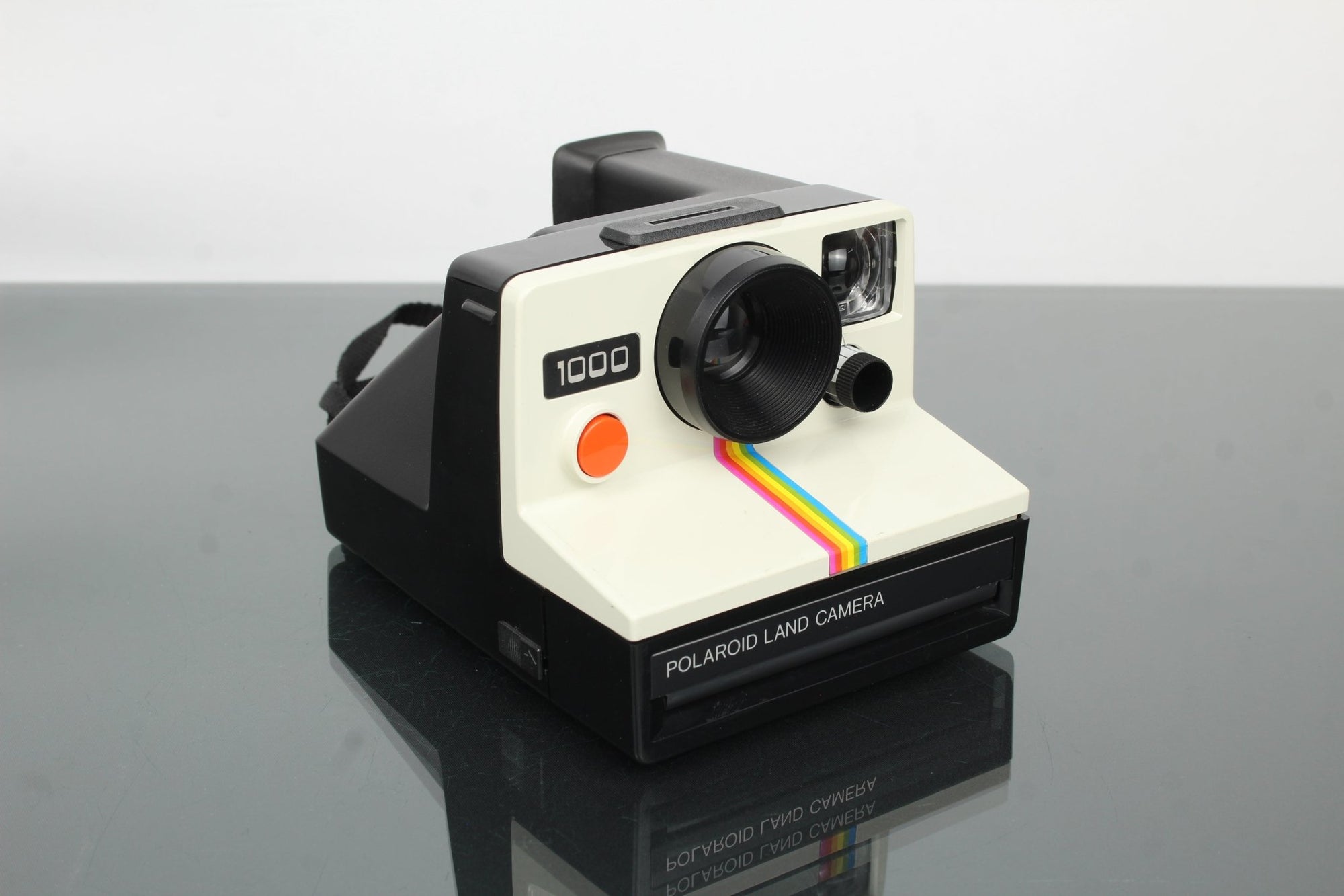 Polaroid 1000 Land Camera - Dutch|Thrift