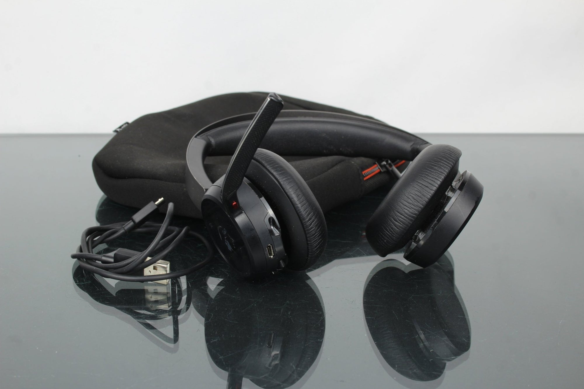 Poly Plantronics Voyager Focus 2 - Dutch|Thrift