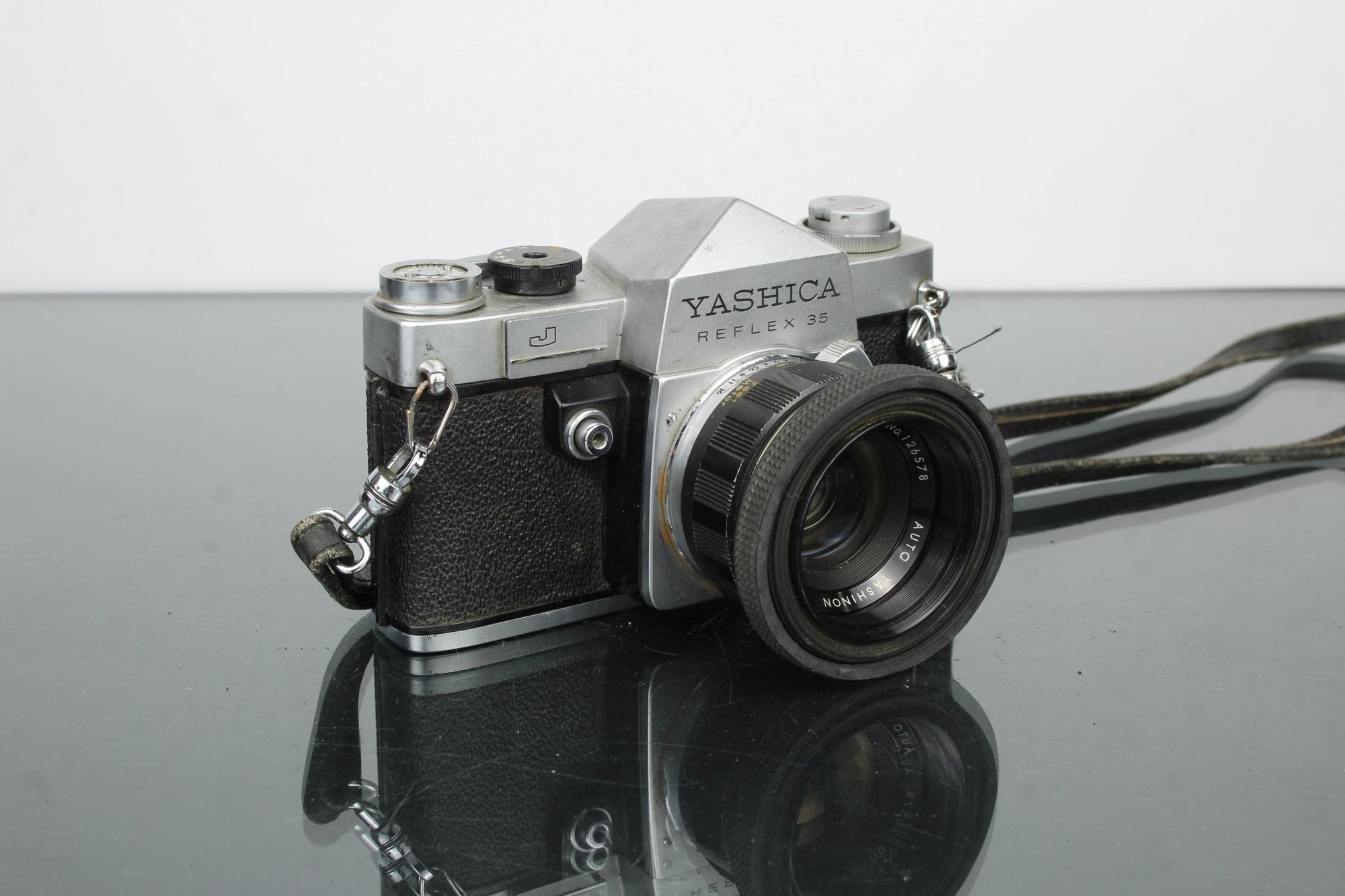 Yashica reflex 35 + Yashinon 1:2 5CM Lens - Dutch|Thrift